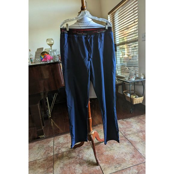 NWT  mediChic Marilyn Monroe stretch scrubs  SZ L - Picture 6 of 13